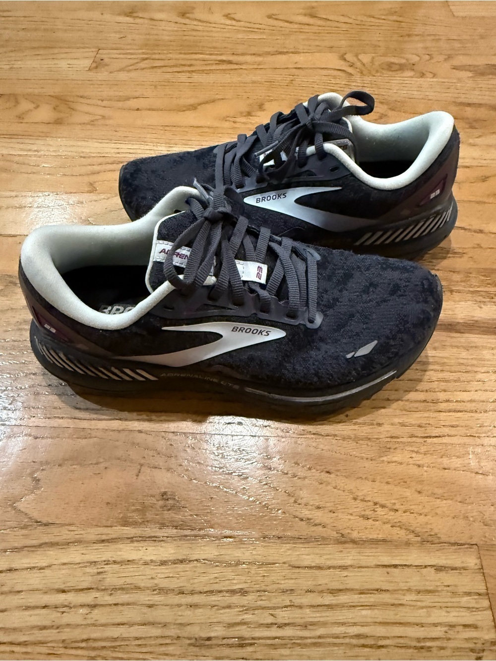 Brooks Adrenaline GTS 23 running shoes